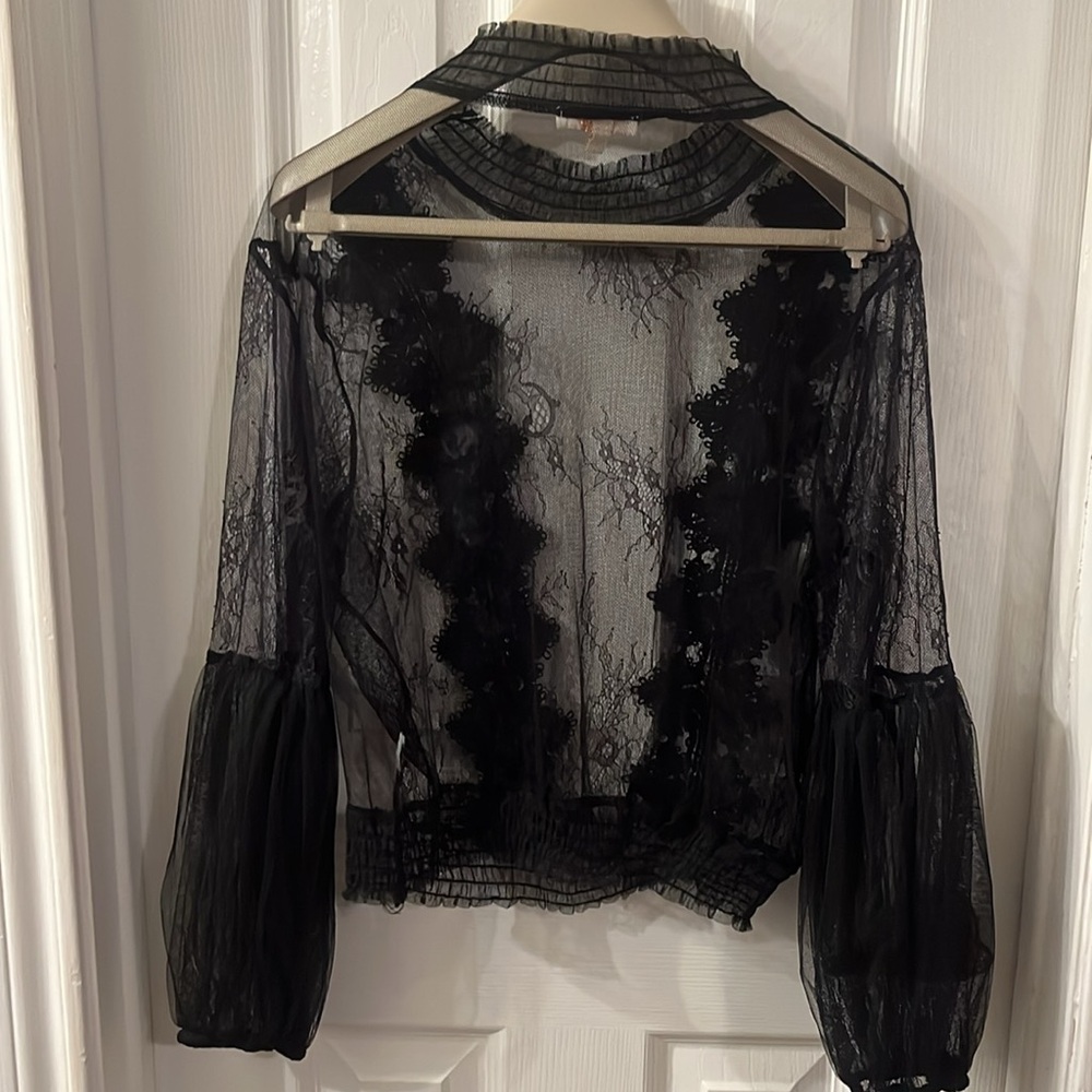 PEACH LACE BLOUSE SIZE MEDIUM
